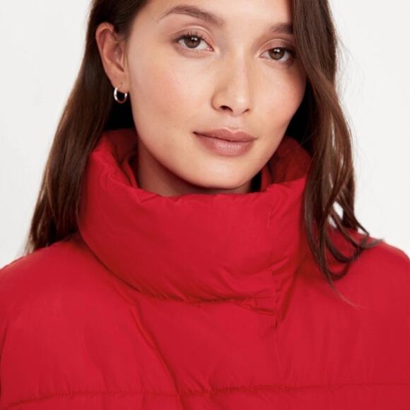 Old Navy Robbie Red Quilted Puffer Vest - Picture 4 of 12